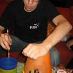 Geschneckte malen Blumentöpfe